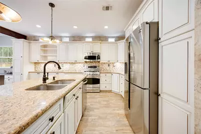 11 Alden Glen Court, The Woodlands, TX 77382 - Photo 12