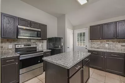 5500 N Buffalo Circle, Willis, TX 77378 - Photo 10