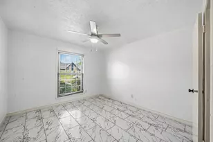 9227 Vickijohn Dr, Houston, TX 77031 - Photo 14