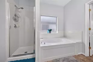 8002 Berkely Ct, Baytown, TX 77521 - Photo 14