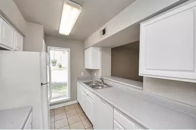 10075 Westpark Drive #42, Houston, TX 77042 - Photo 4