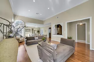 9410 Briar Forest Dr, Houston, TX 77063 - Photo 2