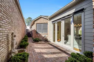 9410 Briar Forest Dr, Houston, TX 77063 - Photo 14