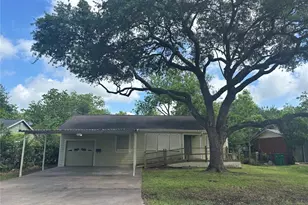 612 Honeysuckle Dr, La Marque, TX 77568 - Photo 2