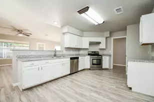 11659 Evesborough Dr, Houston, TX 77099 - Photo 2