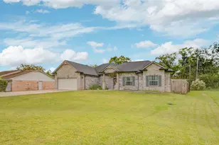 62 Ivy Ct, Jones Creek, TX 77541 - Photo 4