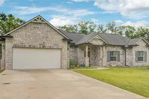 62 Ivy Ct, Jones Creek, TX 77541 - Photo 2