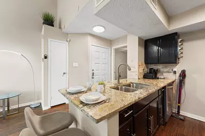10855 Meadowglen Lane #729, Houston, TX 77042 - Photo 6