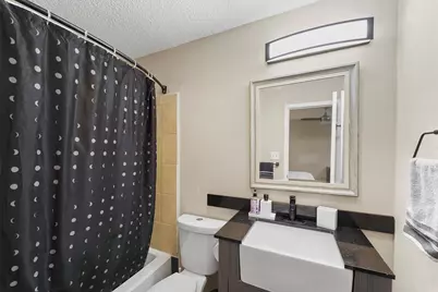 10855 Meadowglen Lane #729, Houston, TX 77042 - Photo 18