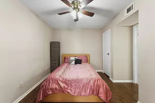 10855 Meadowglen Ln, Houston, TX 77042 - Photo 10