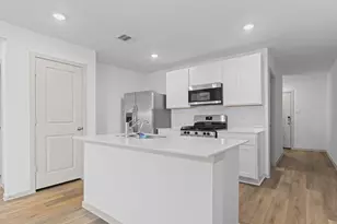 1015 Bluegill Dr, Alvin, TX 77511 - Photo 2