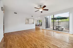 318 Litchfield Ln, Houston, TX 77024 - Photo 10