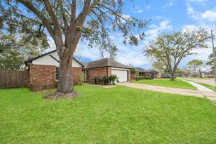 4915 Pecan Grove Dr, Pearland, TX 77584 - Photo 2