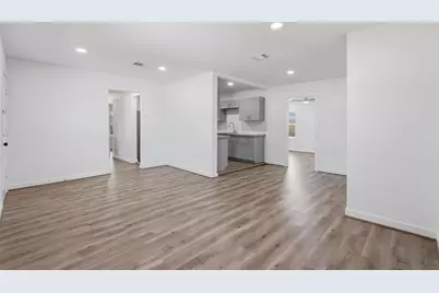 5962 Ridgeway Drive, Houston, TX 77033 - Photo 4