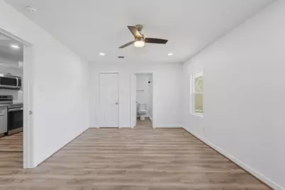 5962 Ridgeway Drive, Houston, TX 77033 - Photo 10