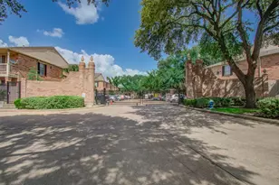 2255 Braeswood Park Dr, Houston, TX 77030 - Photo 2