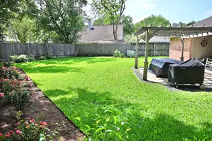 10207 Wayward Wind Ln, Houston, TX 77064 - Photo 2