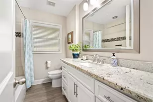 7805 Valley View Ln, Houston, TX 77074 - Photo 20