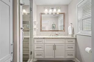 7805 Valley View Ln, Houston, TX 77074 - Photo 16