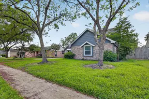417 W Hillary Cir, Sugar Land, TX 77498 - Photo 4