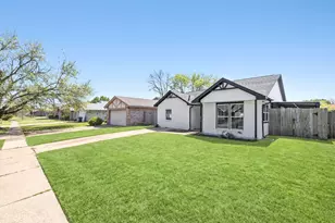 5213 Shirley St, Baytown, TX 77521 - Photo 2