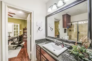 18 Windsor Ct, Houston, TX 77055 - Photo 26