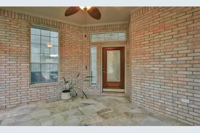 135 E Northcastle Circle, Conroe, TX 77384 - Photo 4