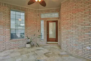 135 E Northcastle Cir, Conroe, TX 77384 - Photo 4