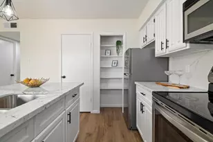 2120 Wilcrest Dr, Houston, TX 77042 - Photo 10