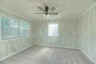 323 Lakeview Dr, Onalaska, TX 77360 - Photo 22
