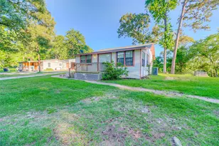 323 Lakeview Dr, Onalaska, TX 77360 - Photo 34