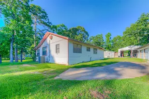 323 Lakeview Dr, Onalaska, TX 77360 - Photo 32