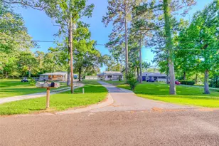323 Lakeview Dr, Onalaska, TX 77360 - Photo 36