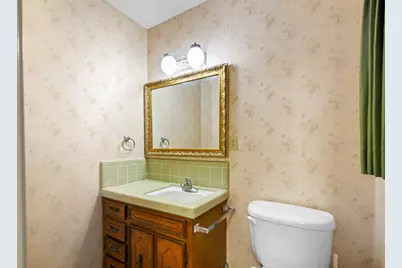 1101 Clark Street, Yoakum, TX 77995 - Photo 36