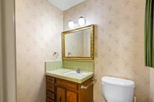 1101 Clark St, Yoakum, TX 77995 - Photo 36