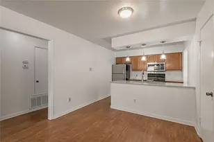 2402 Sycamore Ave, Huntsville, TX 77340 - Photo 8
