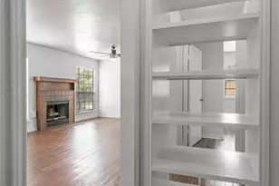 2402 Sycamore Ave, Huntsville, TX 77340 - Photo 18