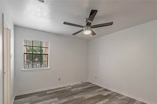 2402 Sycamore Ave, Huntsville, TX 77340 - Photo 14