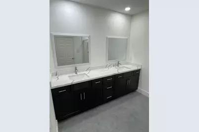 2110 Chenevert Street #8, Houston, TX 77003 - Photo 10