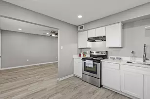 911 Avenue K, Galveston, TX 77550 - Photo 4