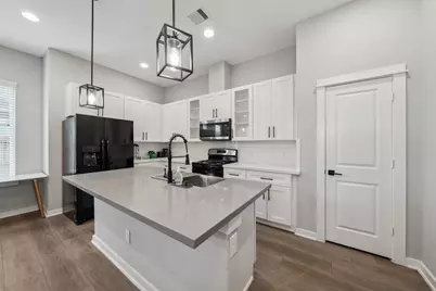 8470 Berry Green Lane, Houston, TX 77022 - Photo 10