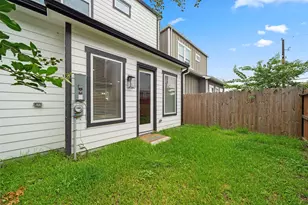 8470 Berry Green Ln, Houston, TX 77022 - Photo 26