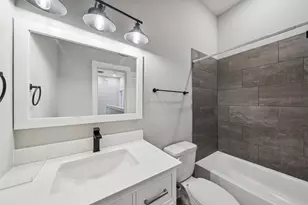 8470 Berry Green Ln, Houston, TX 77022 - Photo 22