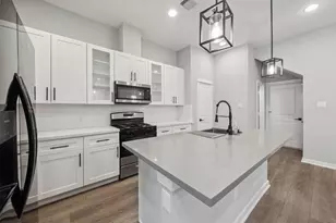 8470 Berry Green Ln, Houston, TX 77022 - Photo 8