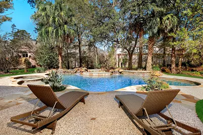 22 W Bracebridge Circle, The Woodlands, TX 77382 - Photo 2