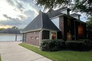 2202 Plantation Bend Dr, Sugar Land, TX 77478 - Photo 2
