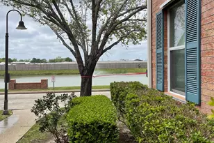 2117 Kemah Village Dr, Kemah, TX 77565 - Photo 2