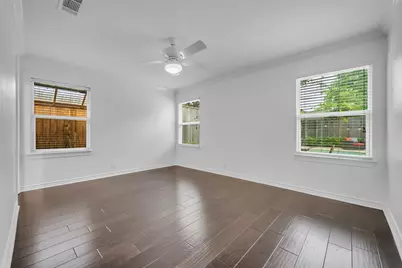 8702 Ilona Lane, Houston, TX 77025 - Photo 32