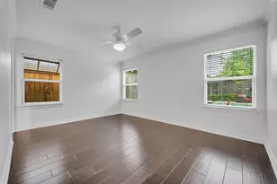 8702 Ilona Ln, Houston, TX 77025 - Photo 32