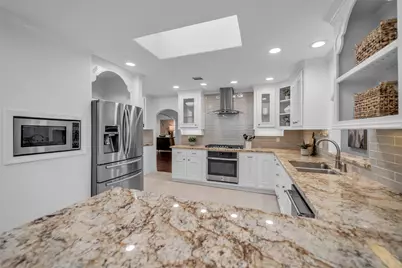 8702 Ilona Lane, Houston, TX 77025 - Photo 20